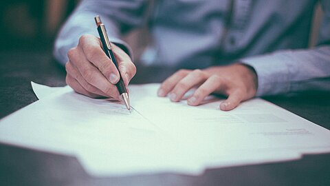 Verlässlich planen: Felix Schoeller informiert über Preisanpassungen für Dekorpapier-Produkte zum 1. April 2025 Verlässlich planen: Felix Schoeller informiert über Preisanpassungen für Dekorpapier-Produkte zum 1. April 2025